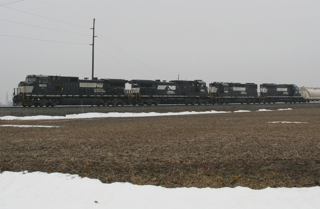 NS SB freight stopped on the main